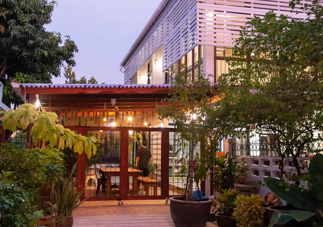 Hostel Liaw Base House Bangkok Exterior foto